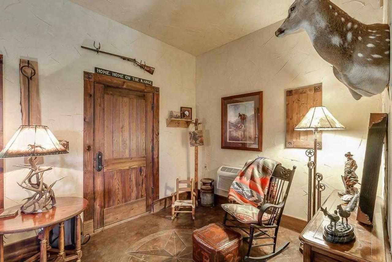 Last Outpost Bandera Ranch House المظهر الخارجي الصورة