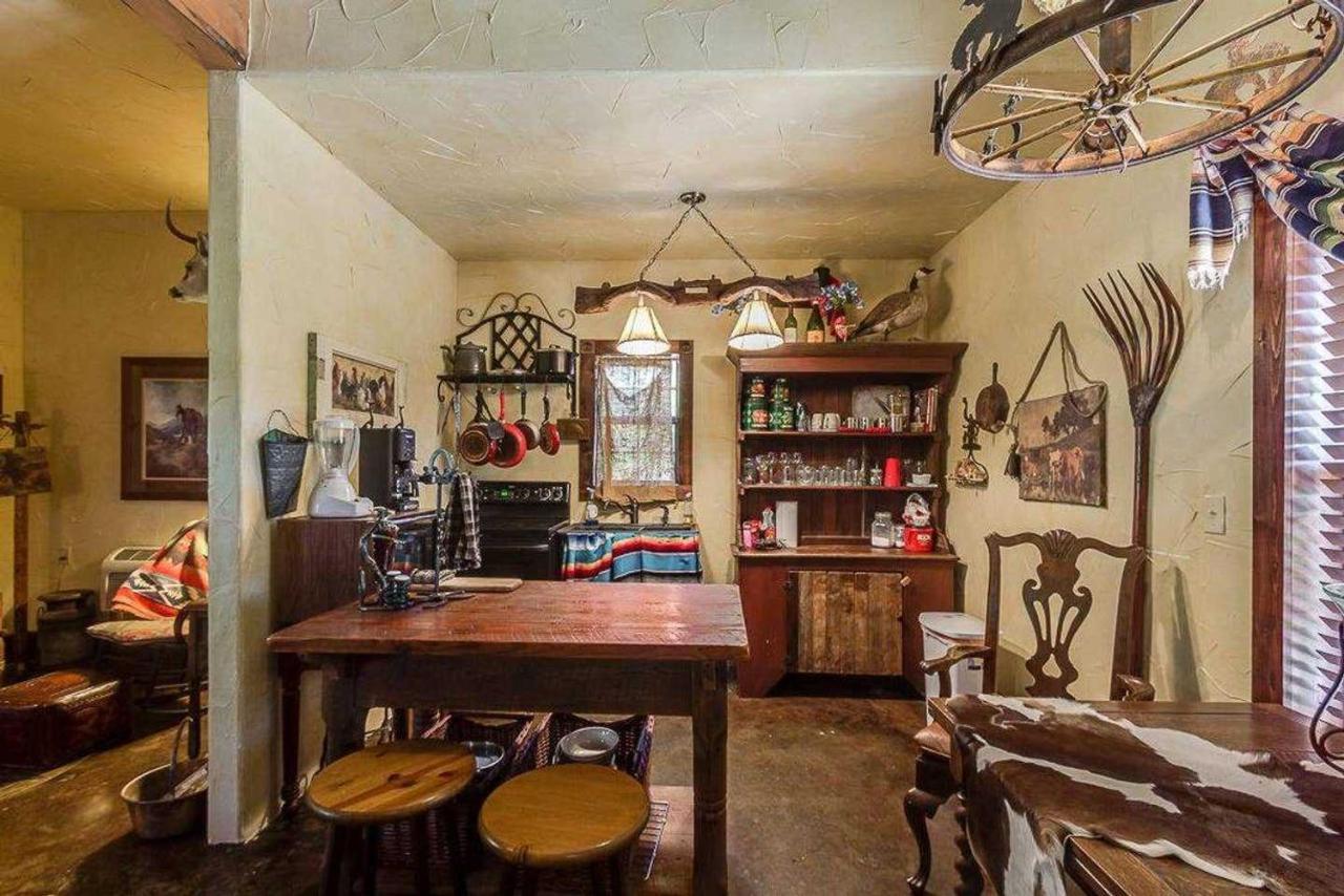 Last Outpost Bandera Ranch House المظهر الخارجي الصورة
